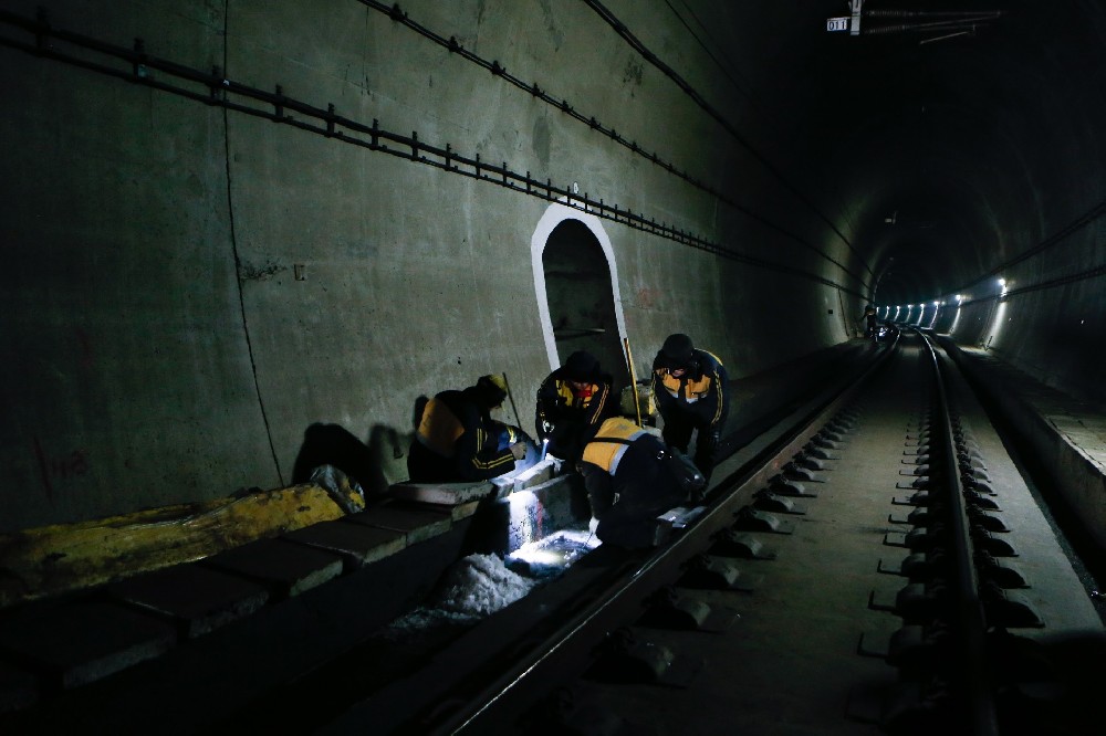 封开铁路运营隧道病害现状